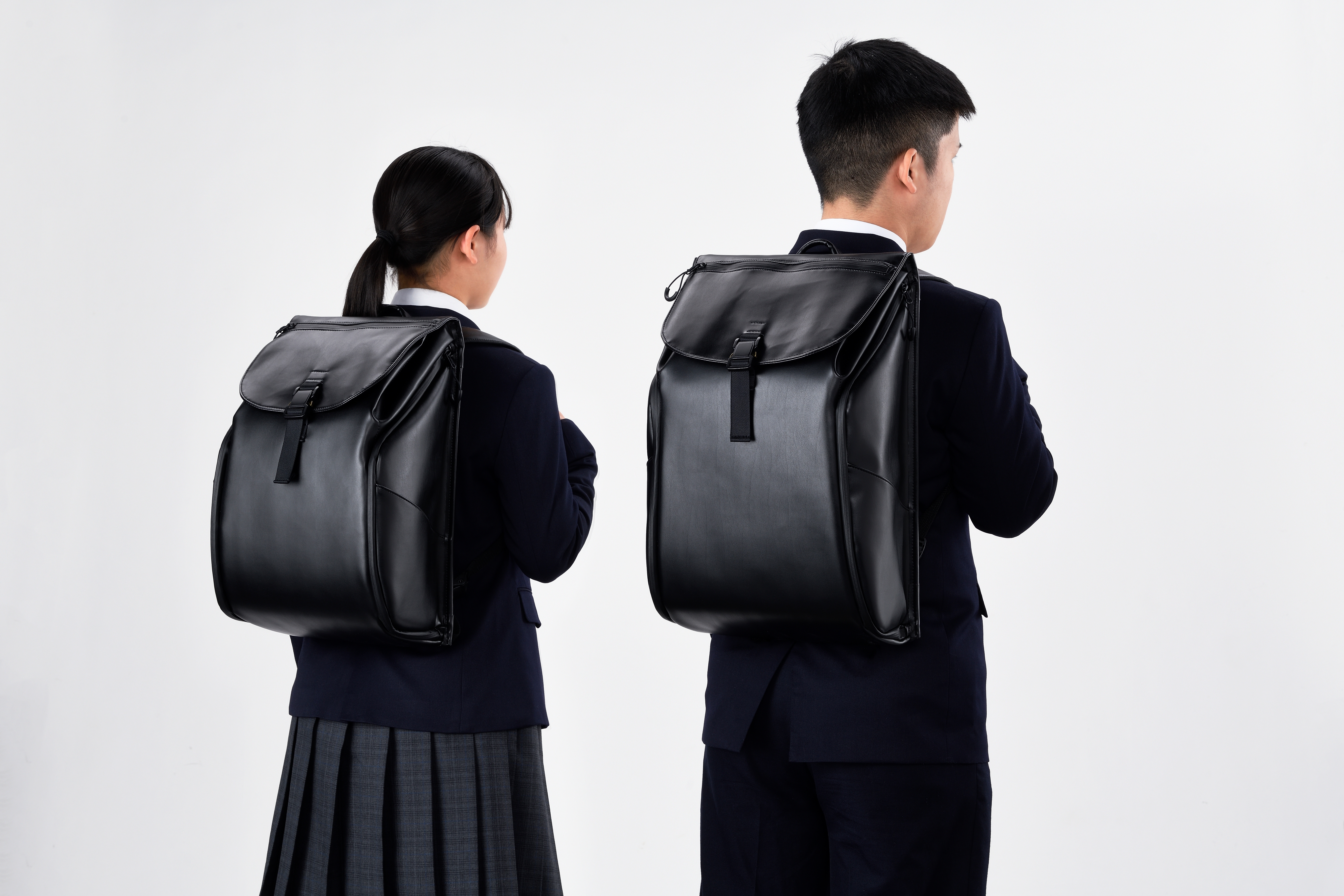 中高生の健康に配慮 ランドセル技術を活かした通学鞄「rakuru」を村瀬鞄行が新発売