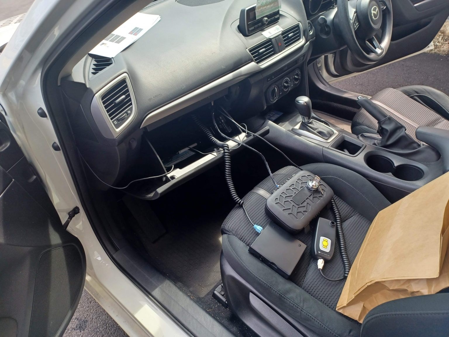 スルガ自動車学校様 インターロック取付けの様子