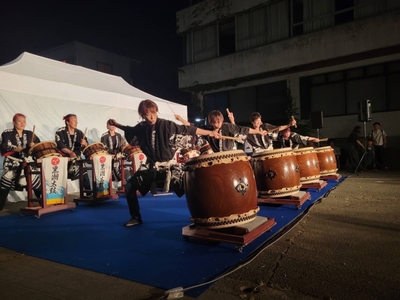 KbI63ir1Vs1Sm54PWx4i.jpg?w=940&h=940