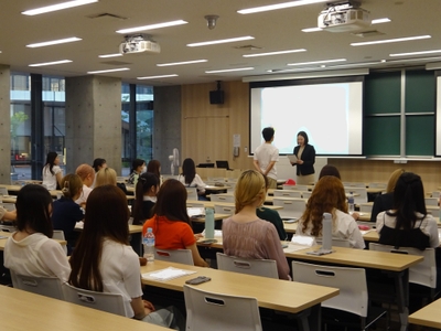 修了証授与の様子