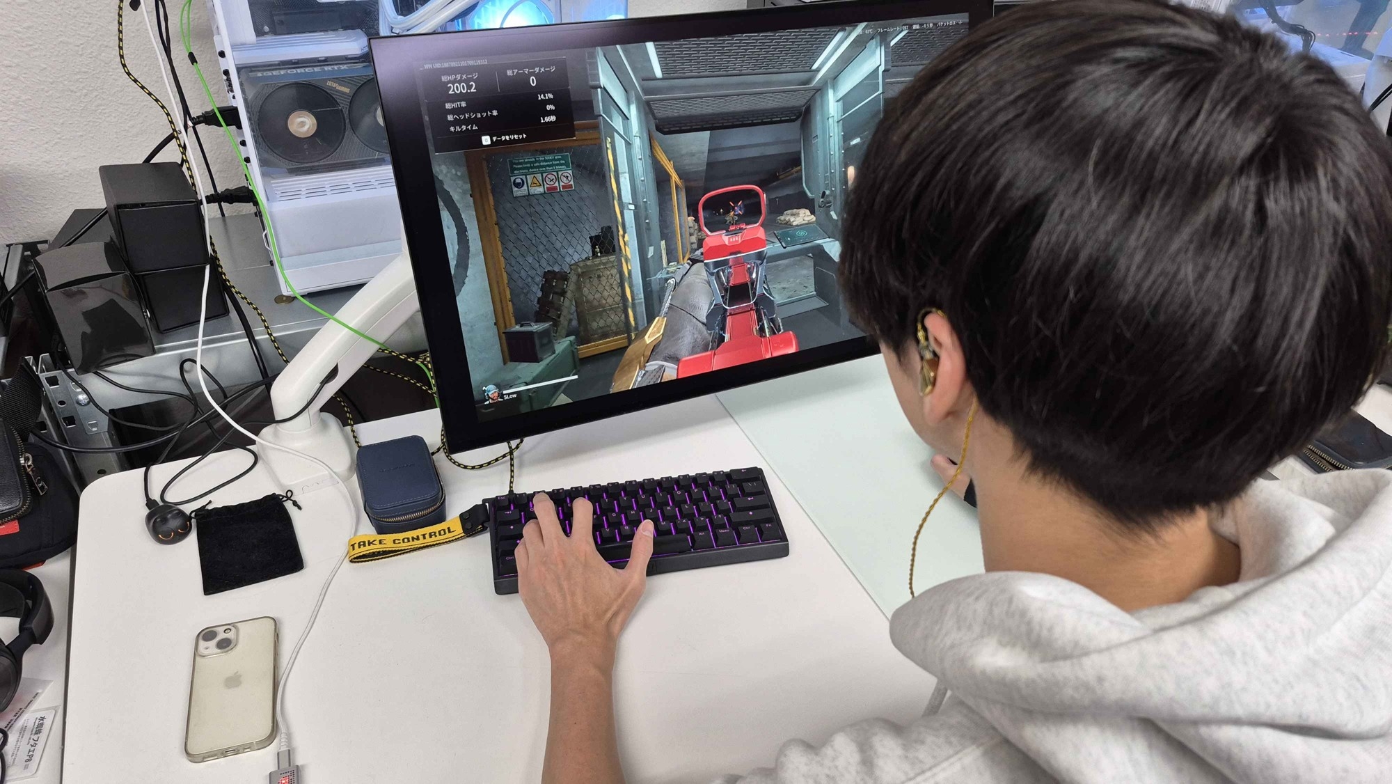 プレイ中の5Low選手