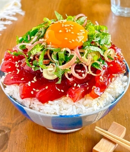 脱サラ料理家ふらおさん「薬味たっぷり漬けまぐろ丼」