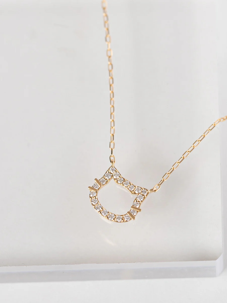 受賞者に贈られるK18/天然ダイヤモンドネックレス