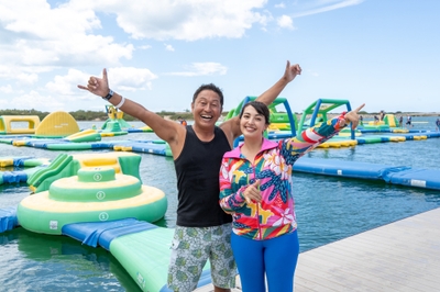 （左から）内野亮、サーシャ