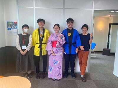 2回目の日本への旅行。日本のお祭りの雰囲気を体験するため、衣装を着させてもらいました