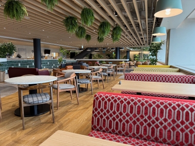 カフェスペース内観