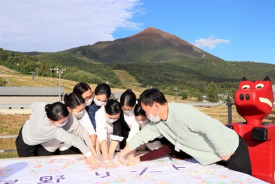 KrPu3CXWNylucjWvoU2v.jpg?w=940&h=940