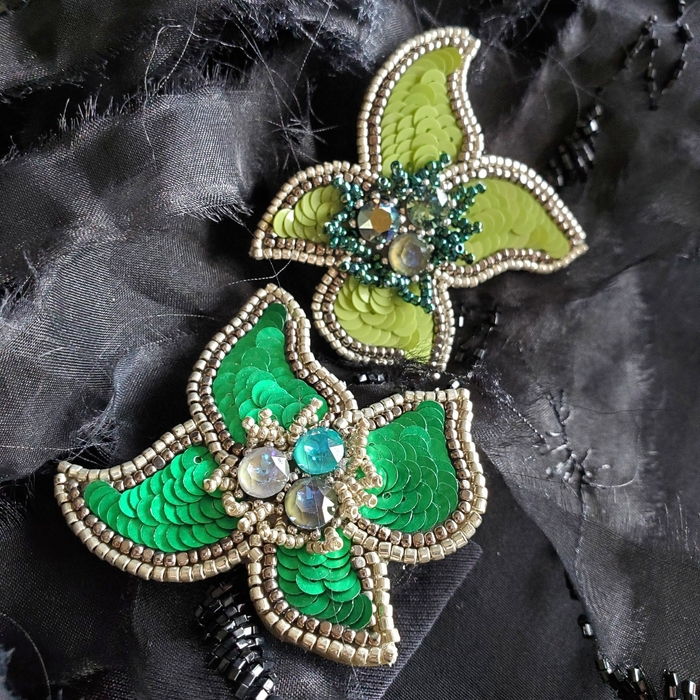 クロスフラワーブローチ