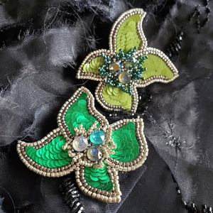 クロスフラワーブローチ