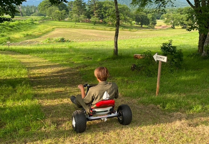 草原を三輪カートで駆け降りる!「マウンテンカート」
