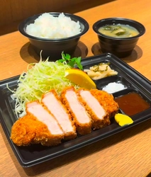 大阪・関西万博(EXPO2025)『豚カツ牛かつくれおーる』にて 定食用、丼ぶり用ワンウェイ食器として、 国産の天然の石が主原料である環境素材「L-Stone」が採用