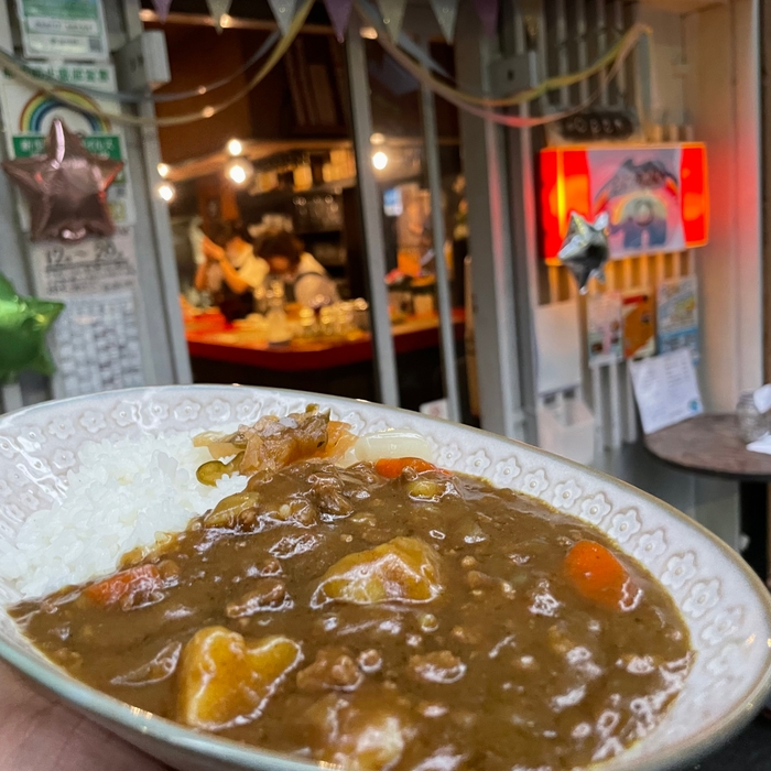 店舗外観とカレー