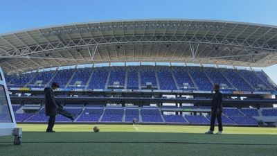 ピッチ場でレジェンドとパス交換！