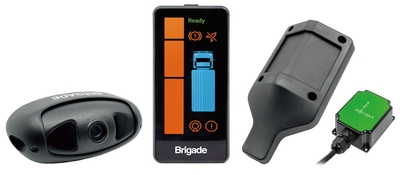 写真：AI側方衝突警報システム「レーダープリディクトプラス」 左からAIカメラ／警報表示器／レーダーセンサー（カバー装着）／ GPSユニット