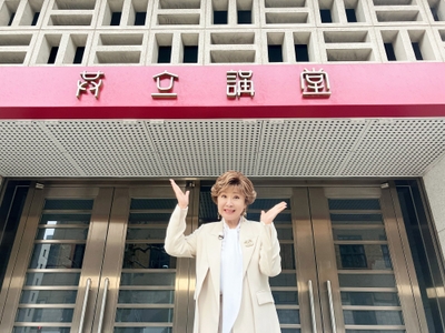 思い出の地・共立講堂を訪れた小林幸子さん