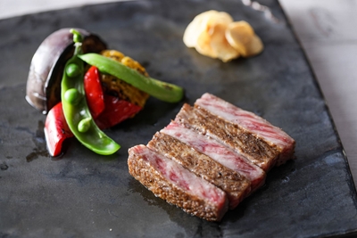 十勝産厳選黒毛和牛の食べ比べ　フィレ40ｇ／ロース50ｇ