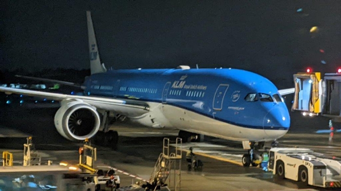 出発準備中のKL862便