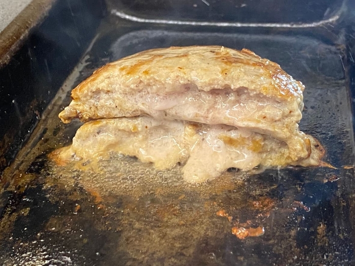 しいたけ入りのパテは、ポーク100%