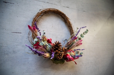 中之条産ドライフラワーのリース作り