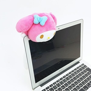 ギュッと抱きついてくるサンリオのちょこんぬいぐるみ