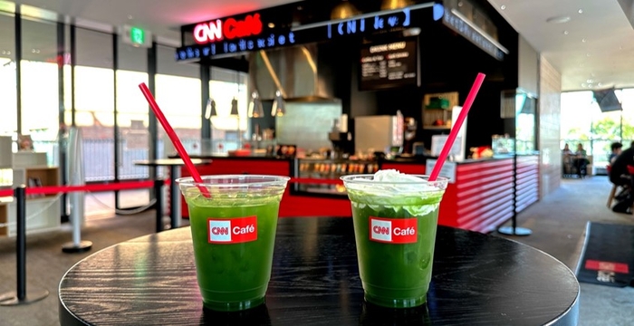 桑茶ストレート(左)、クリーム桑茶(右)