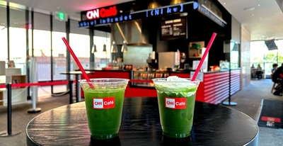 桑茶ストレート（左）、クリーム桑茶（右）