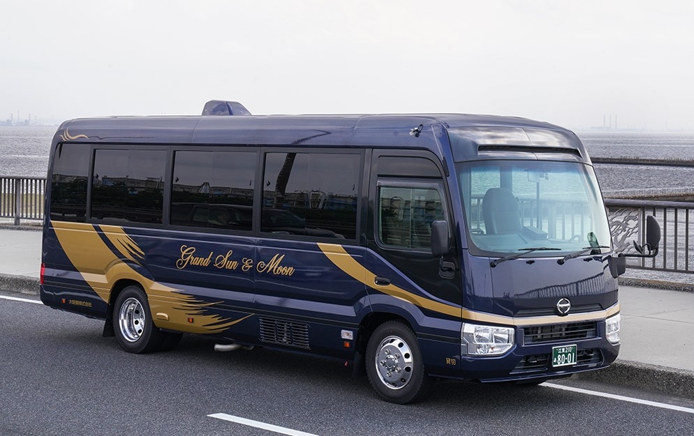 貸切バス運行25周年記念！大新東 新たなステージへ インバウンドのお客様向けのハイグレードバス導入 「Grand Sun and Moon」運行開始