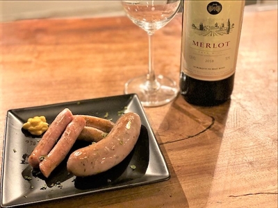 Lb396EOYNt2Nmec9y9vp.jpg?w=940&h=940