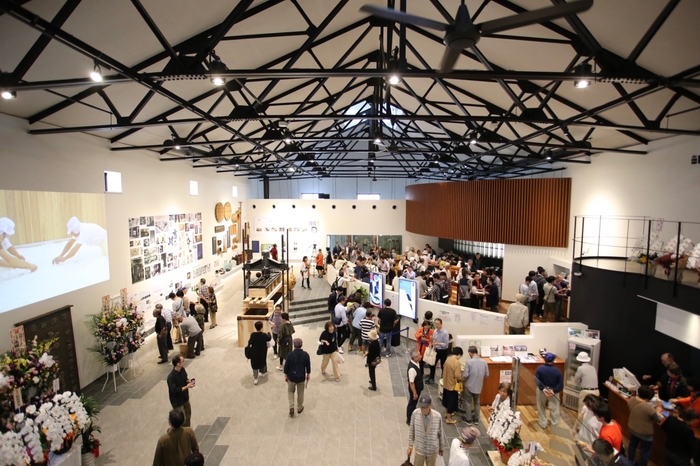 オープン初日は2,000人が来館