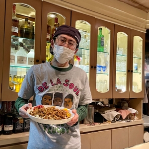 話題豊富な店主の三吉さん　