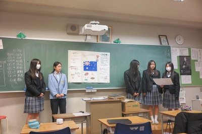 地理のグループワークでの発表の様子（ニコルさん）