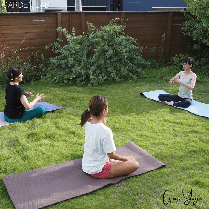 ガーデンラボ:芝ヨガ