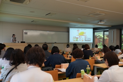ファーマフーズ開発部・白子紗希が葉酸摂取の重要性を紹介