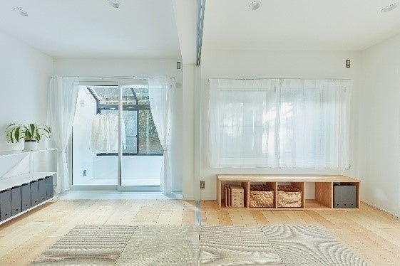 可動式の「麻畳」を用意することで、使い方を変えられる空間をつくることができます。(物件名:ラインビルド中野)