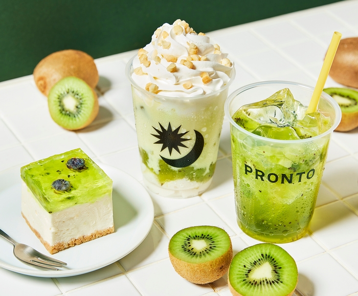 左から「キウイレアチーズ」480円(税込528円)、「キウイパンナコッタラテ」540円(税込594円)、「キウイスカッシュ」400円(税込440円)