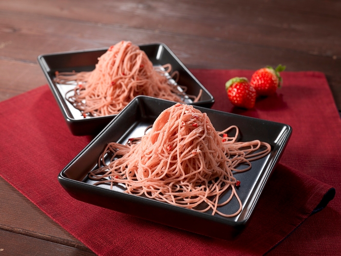 まるごと苺のモンブラン