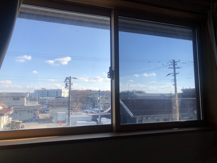 部屋の中からはスッキリ景色が見えます!