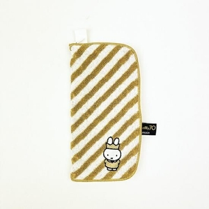 タオル生地でできているミッフィーのどっとポーチ