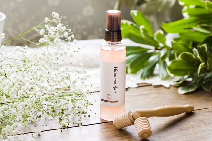 左:スカルプワンダーローション/右:スカルプワンダーローラー