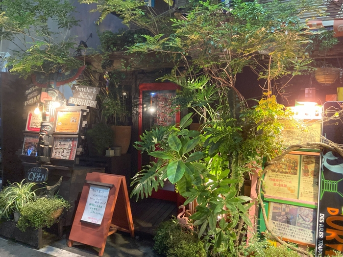 店舗の外もジャングル空間！