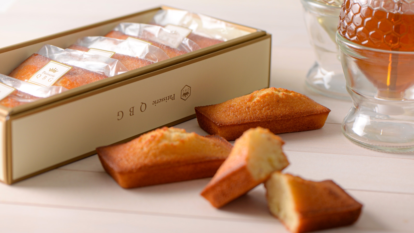 累計100万個突破のロングセラー商品「はちみつフィナンシェ」がニューアルリ!ひまわりの花のはちみつでバターやアーモンドの風味がさらに引き立つ【パティスリーQBG】