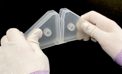 オリジナルの可変式機構を採用！　1.5～3mm程度のアクリル板まで幅広く対応