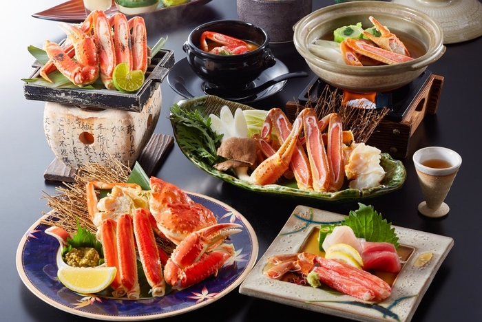 蟹尽くし会席を堪能 ※イメージ