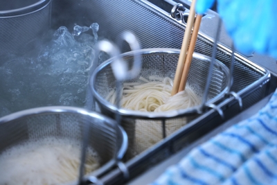 ブースで茹で上げる