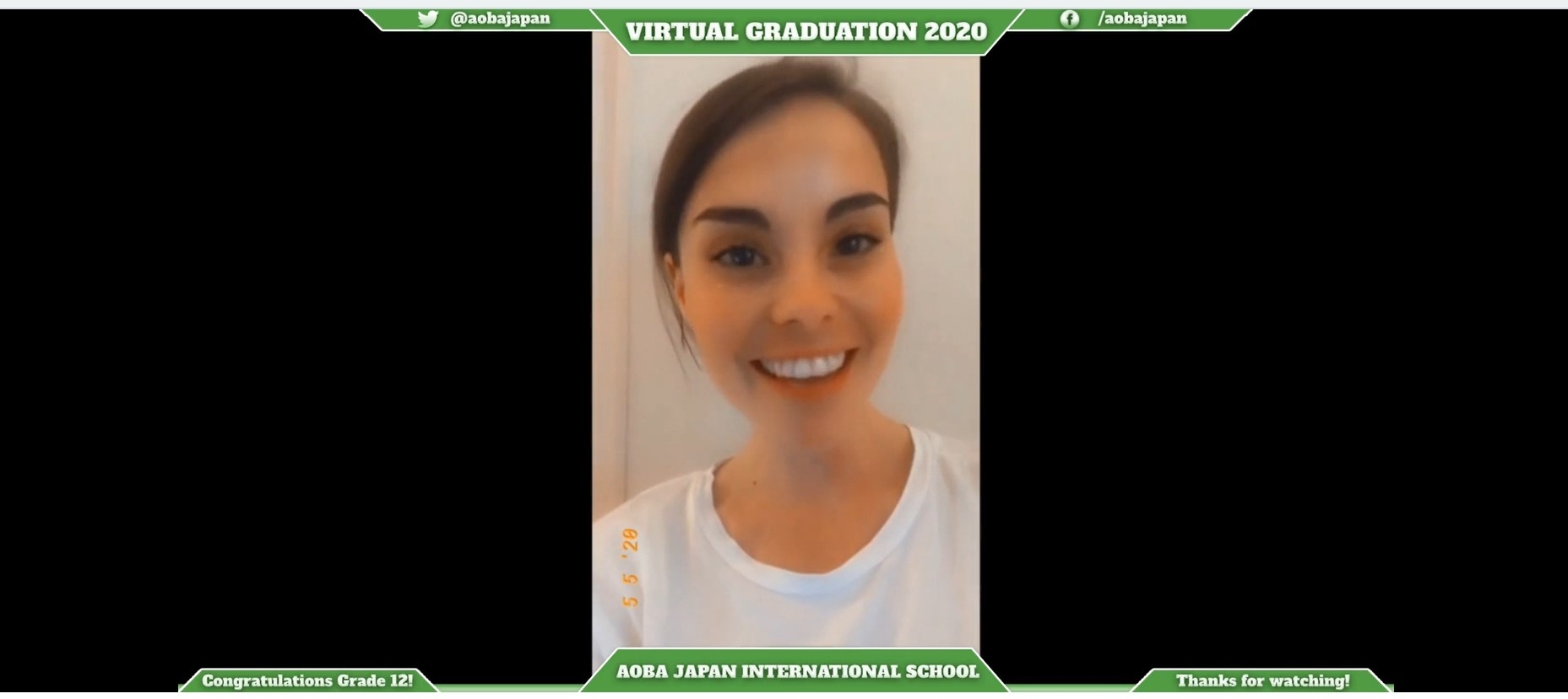 (写真3:卒業生へ激励のメッセージを送る教員)