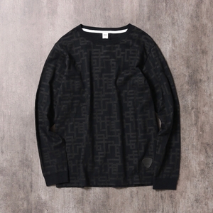 総柄Tシャツ¥12,100（税込）