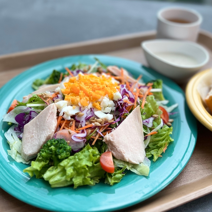 鶏むね肉のミモザサラダプレート