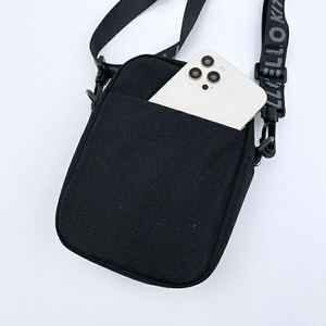 キティのショルダーバッグ