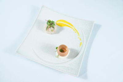 ▲自家農園の新鮮卵と由良の雲丹のフラン オータムトリュフの香り