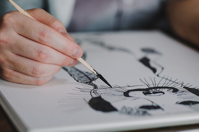 竹のペンとインクで描かれる作品